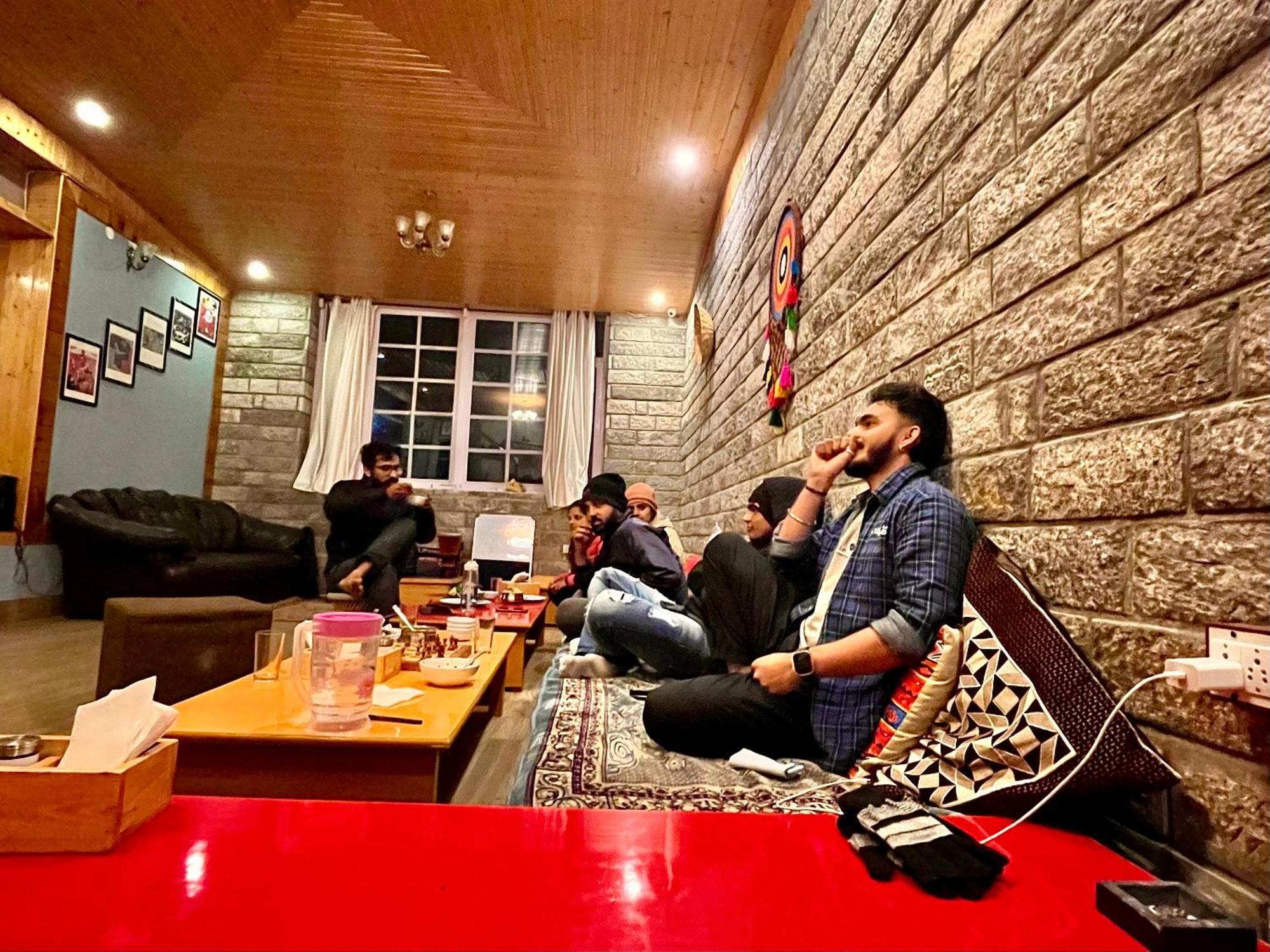 Fluestern Hostel And Cafe Nagar  Экстерьер фото