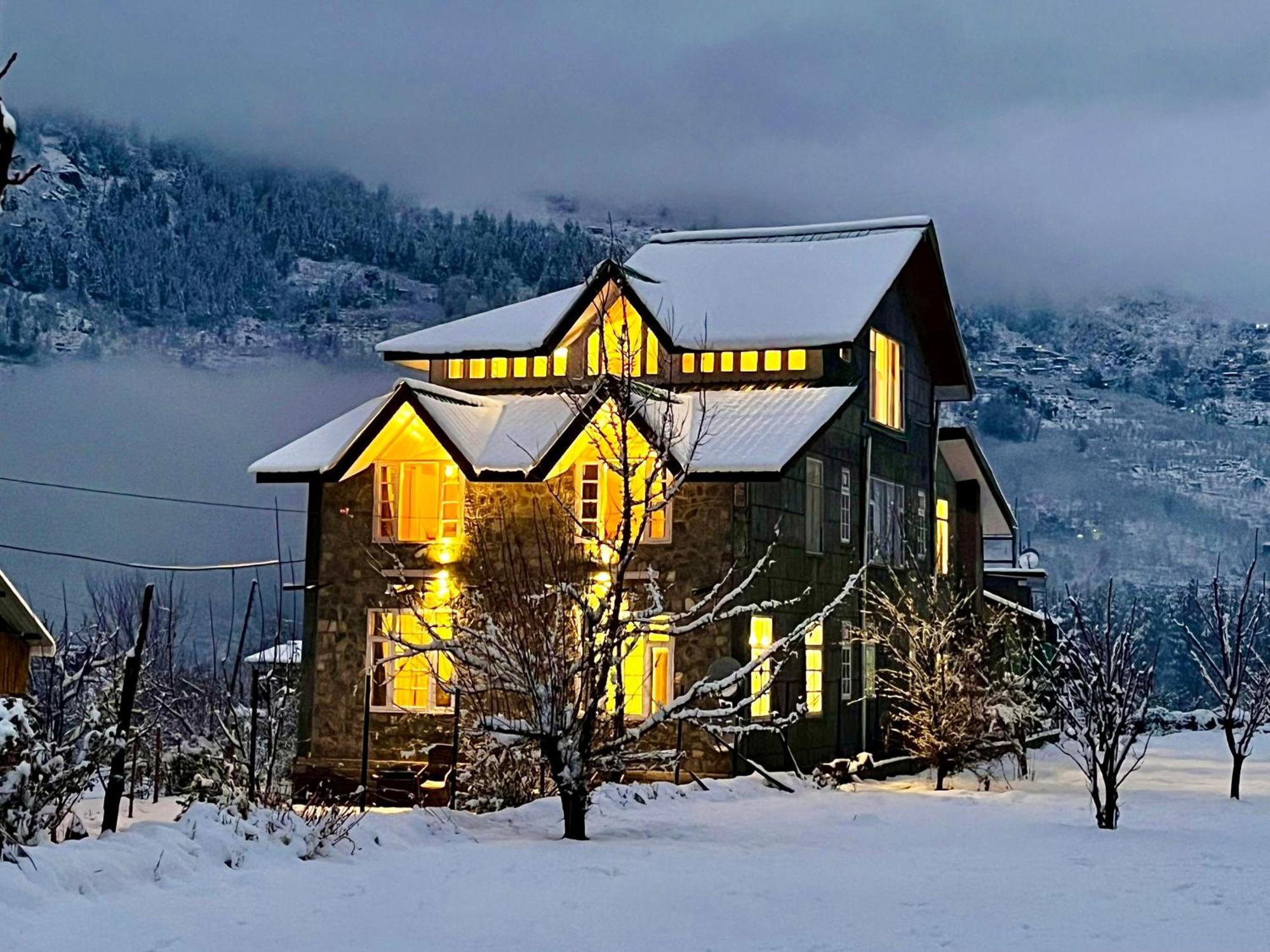 Fluestern Hostel And Cafe Nagar  Экстерьер фото