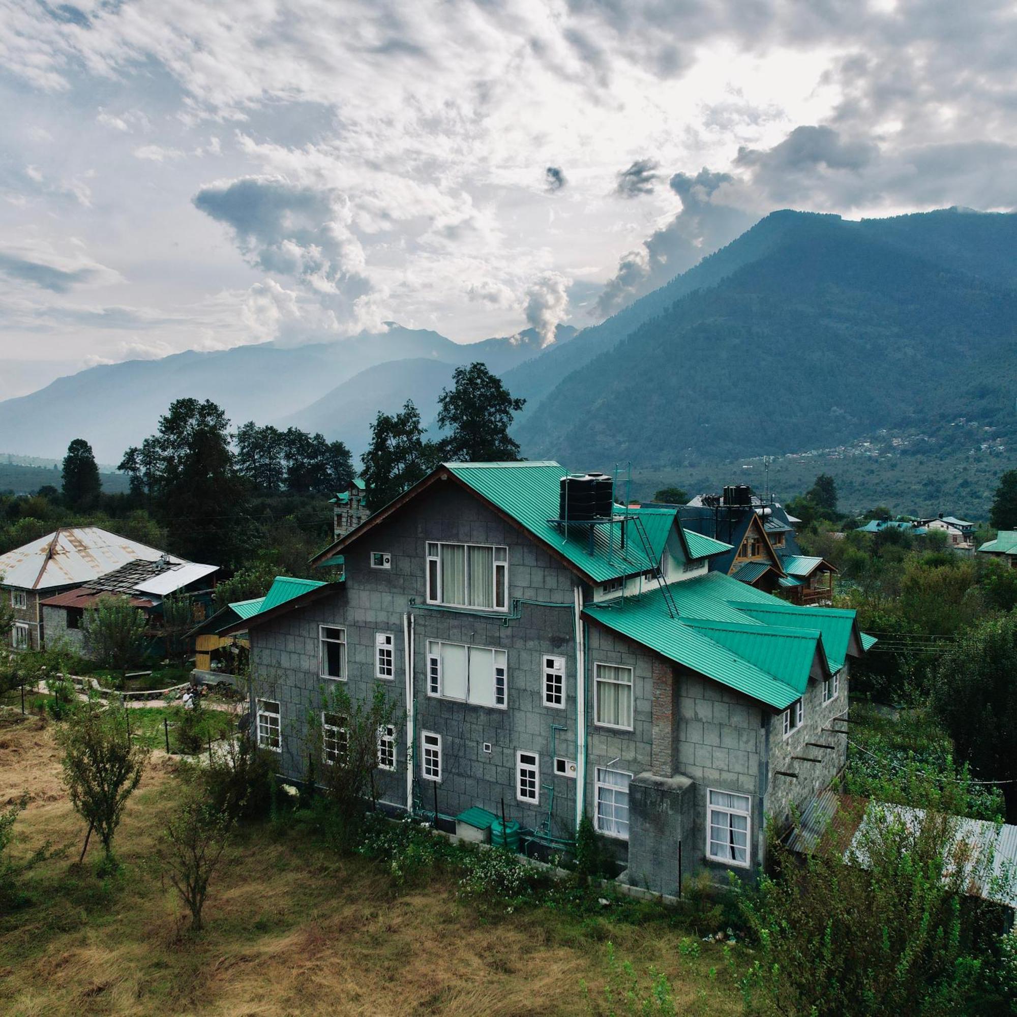 Fluestern Hostel And Cafe Nagar  Экстерьер фото