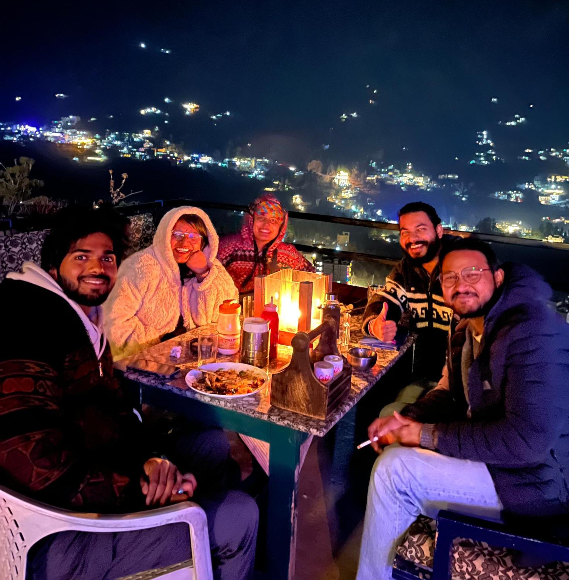 Fluestern Hostel And Cafe Nagar  Экстерьер фото