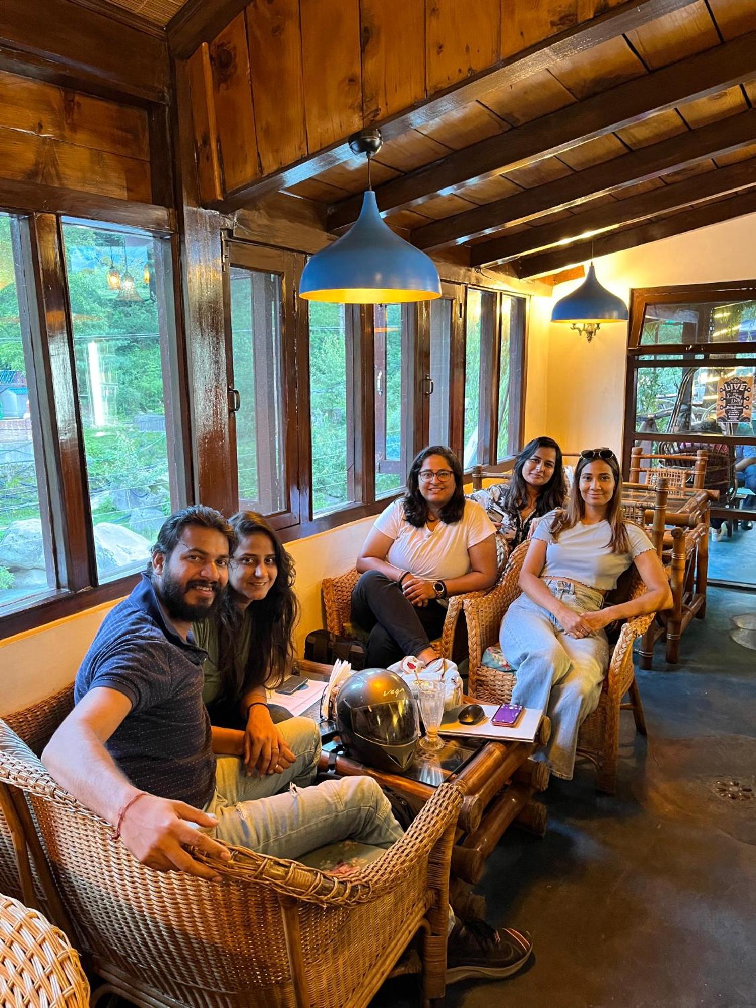 Fluestern Hostel And Cafe Nagar  Экстерьер фото