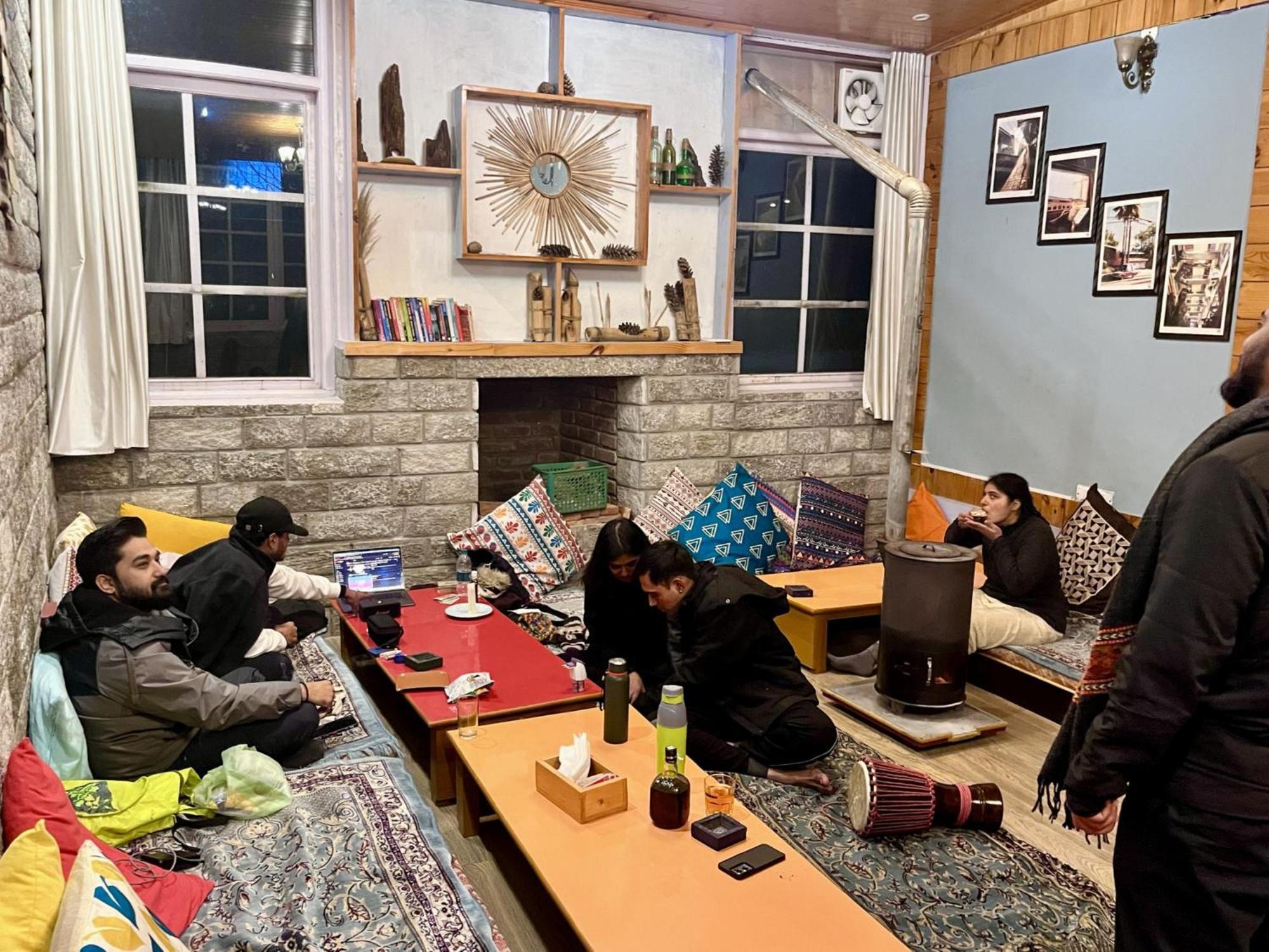 Fluestern Hostel And Cafe Nagar  Экстерьер фото