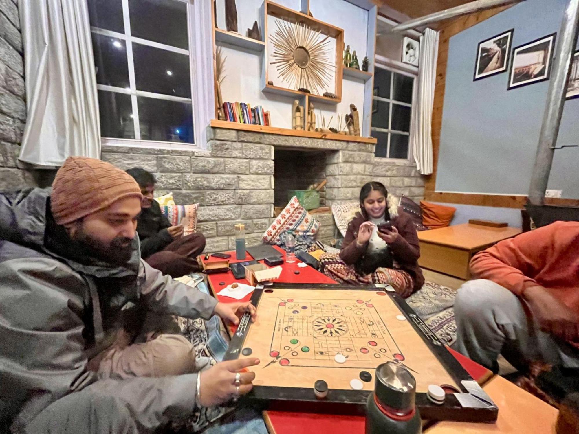Fluestern Hostel And Cafe Nagar  Экстерьер фото