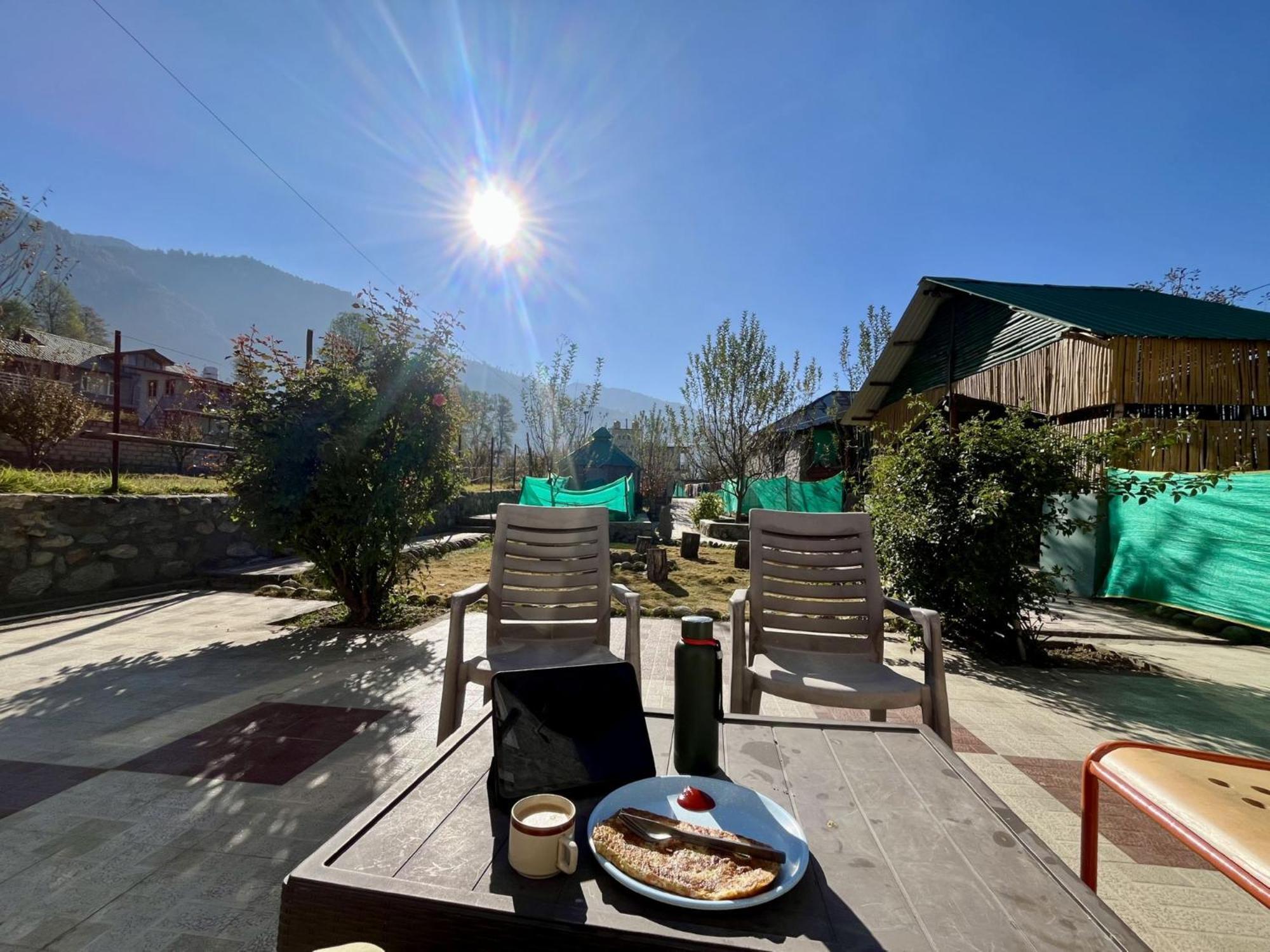 Fluestern Hostel And Cafe Nagar  Экстерьер фото