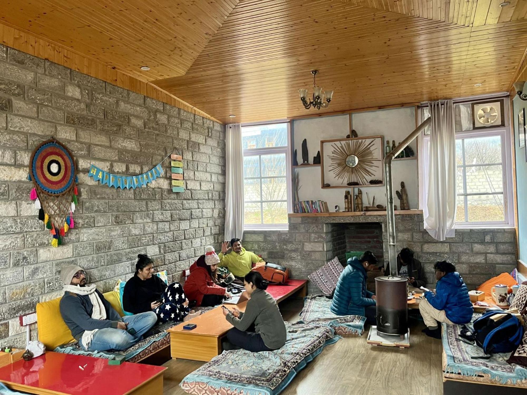 Fluestern Hostel And Cafe Nagar  Экстерьер фото
